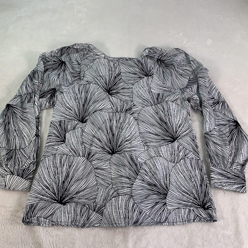 Spense Pleated Printed Blouse - Picture 8 of 10